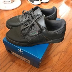 Like new Yeezy Powerphase!